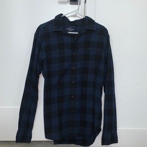 American Eagle mens medium blue and black flannel button up shirt.